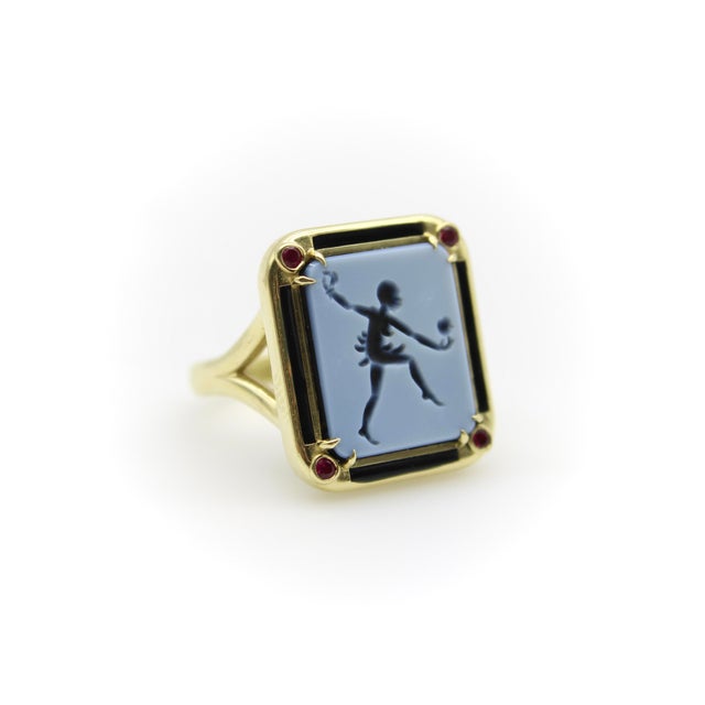 Modern 1990s 18k Gold Josephine Baker Banded Agate Intaglio Ring With Enamel and Rubies, Size 7 For Sale - Image 3 of 13