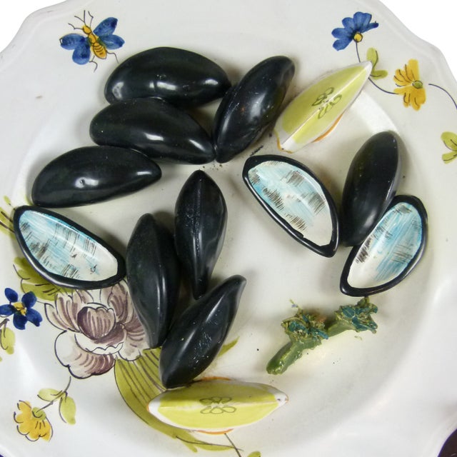 Ceramic Mid-Century Italian Trompe L’Oeil Hand Painted Wall Plate by Peasant Village | Mussels & Lemon Wedges | Majolica For Sale - Image 7 of 11