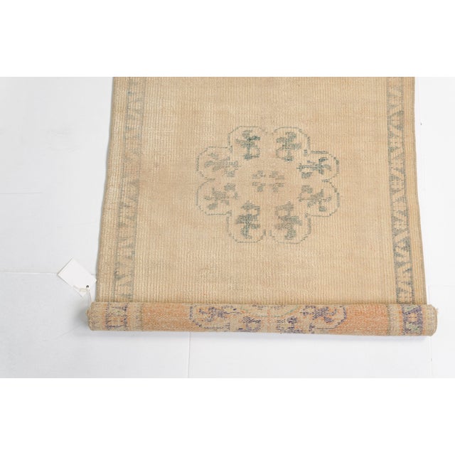 Ivory Mid 20th Century Neutral Medallion Turkish Rug For Sale - Image 8 of 10