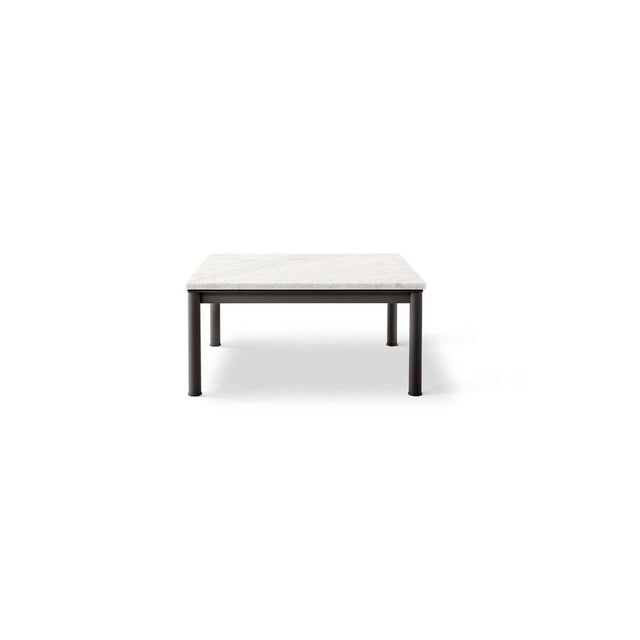 Le Corbusier 10 Table en Tube Basse, Grand Modèle, Outdoor For Cassina An outdoor table with a sleek design. The support...