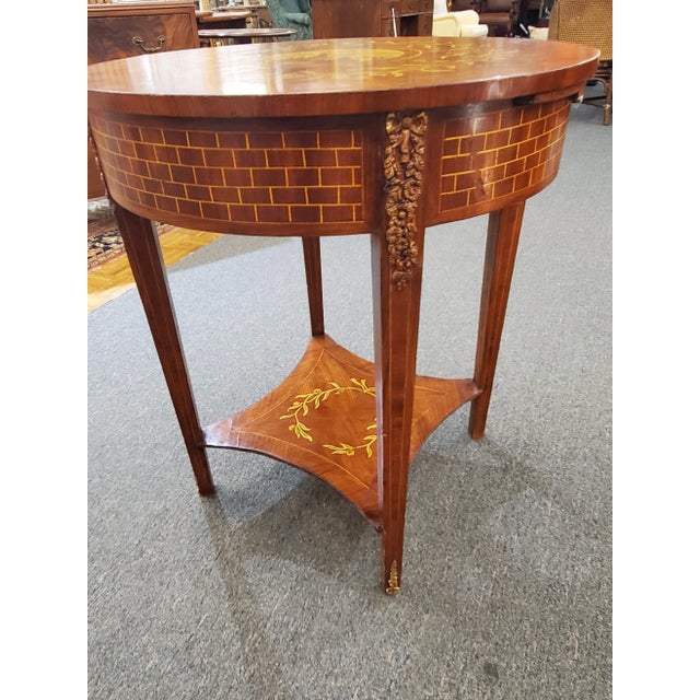 Mid 20th Century Vintage Round Inlaid Occasional / Side Table For Sale - Image 5 of 13