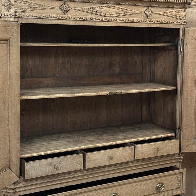18th Century Dutch Louis XVI Period Stripped Oak Linen Press For Sale - Image 16 of 18