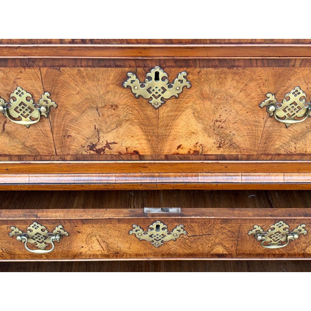 Antique George II Walnut Chest of Drawers, 1740 For Sale - Image 4 of 14