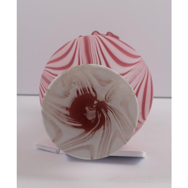 Hollywood Regency Cranberry & White Swirl Art Glass Vase With Ruffled Rim – Sculptural Decorative Piece For Sale - Image 3 of 6
