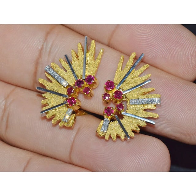 Red 1980s Pair of Certified Natural 0.65Cts VS G Diamond Ruby 750 18K Solid Gold Retro Clip-On Earrings For Sale - Image 8 of 10