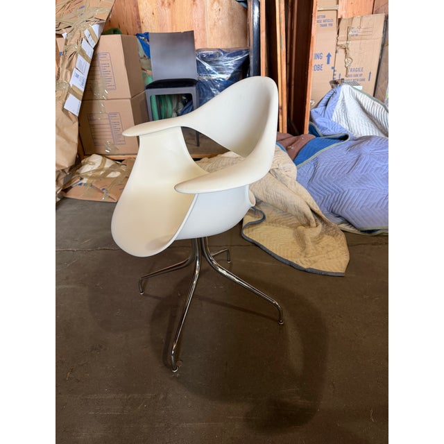 Authentic George Nelson design for Herman Miller, this comfortable and stylish chair features a. molded seat with chromed...