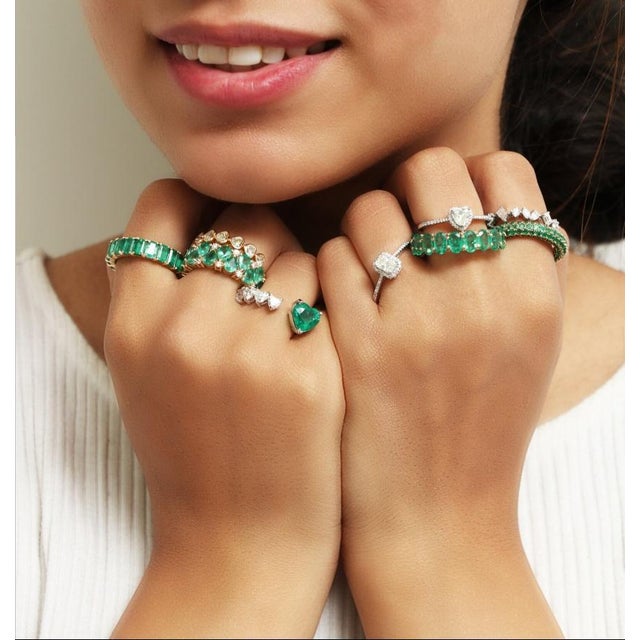 Gemstone Natural 5.78 cts Zambain emerald & 0.58 cts diamond ring in 14k gold For Sale - Image 7 of 18