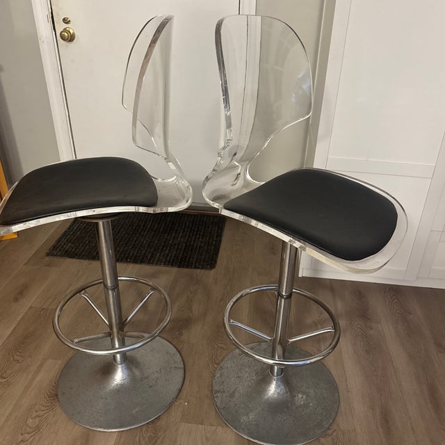 1960s Pair of 1970s Postmodern Swivel Lucite and Chrome Barstools From Hill Manufacturing For Sale - Image 5 of 12