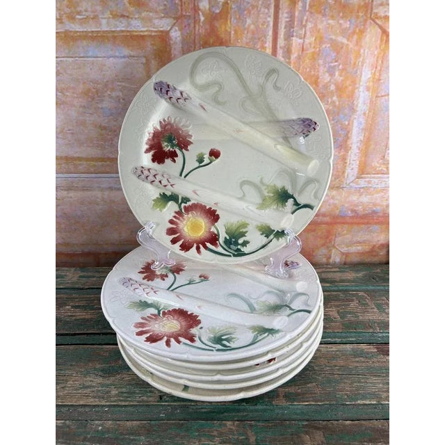 Plates with Dishse from Saint Clément, Set of 7 For Sale - Image 9 of 17