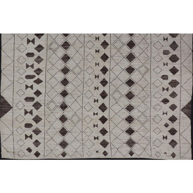 Brown, white/Ivory and Neutral tone rug with casual modern design, Keivan Woven Arts / rug AFG-31931 , country of origin /...