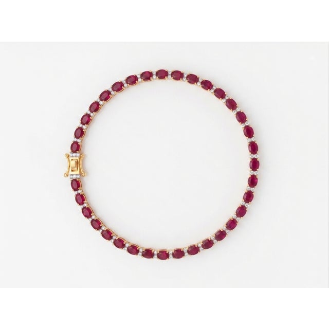 Contemporary Natural 18k Gold Ruby 9.75ct & Diamond 0.43ct Bracelet For Sale - Image 3 of 10