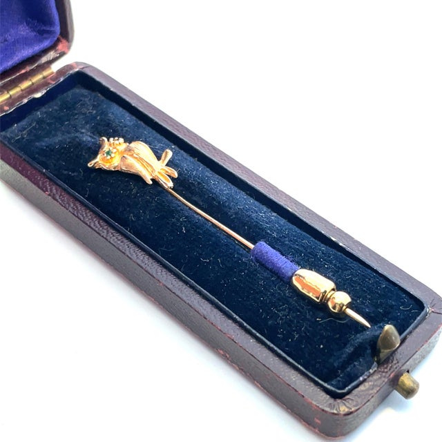 Mid 20th Century 14k Gold Owl Stickpin With Green Gemstone Eyes For Sale - Image 4 of 5