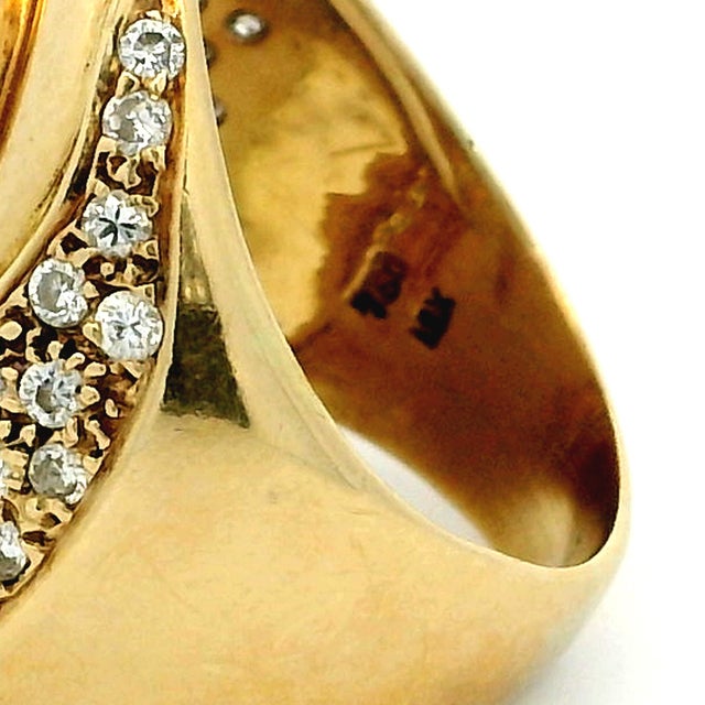 Vintage Italian 18k Gold Mabe Pearl Diamond Bombe Ring, Size 7 For Sale - Image 9 of 9