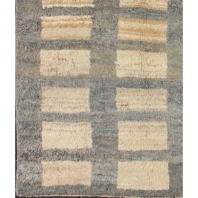 Gray Mid 20th Century Vintage Turkish Tulu Rug With Sand Rectangles With Gray Outlines For Sale - Image 8 of 13