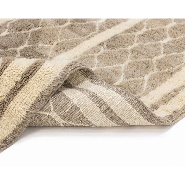 Contemporary Oversize Honeycomb Trellis Hand-Knotted Wool Rug | 12'10" X 9'8" | One of a Kind For Sale - Image 3 of 9