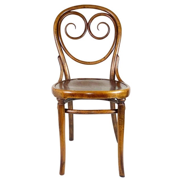 Chair No. 2 from the Thonet catalog is one of the oldest and rarest models. It began to be produced around 1850! This...