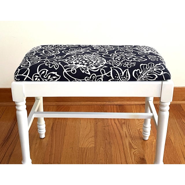 Small Farmhouse Upholstered Bench For Sale - Image 9 of 9