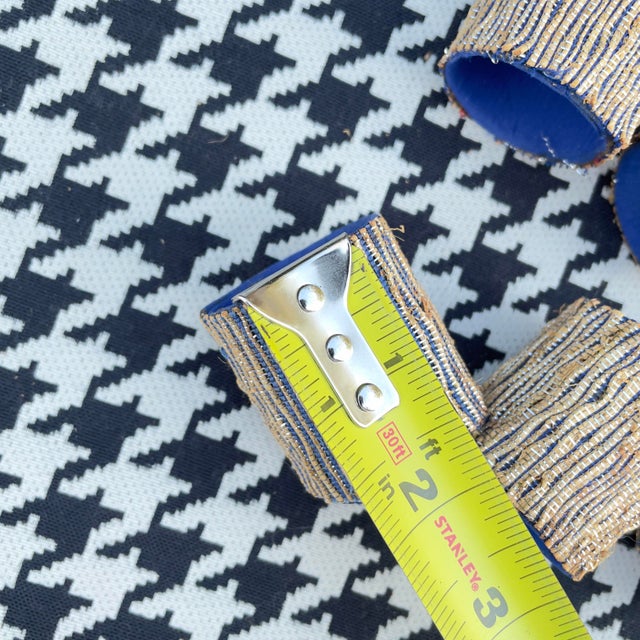 Tan Mid Century Gold and Blue Napkin Rings and Box- 8 Pieces For Sale - Image 8 of 13