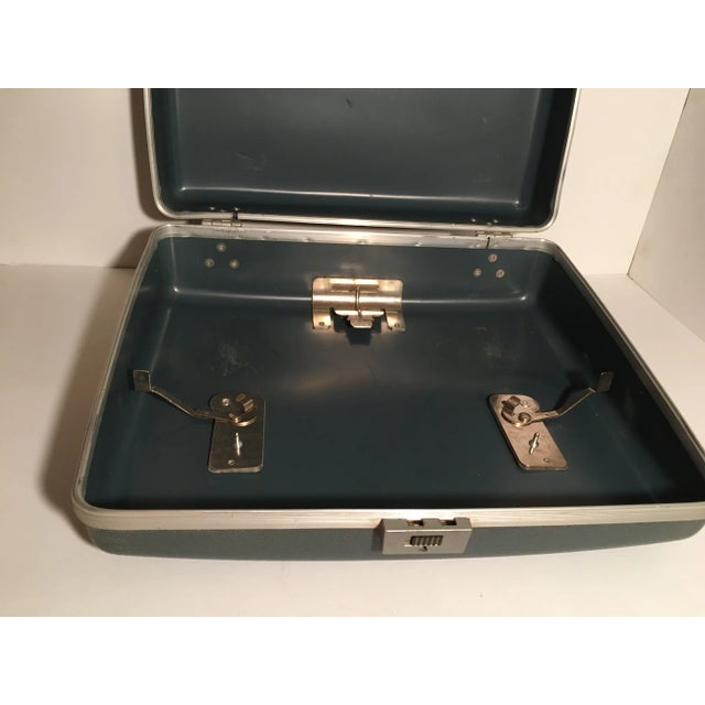 Vintage Mustard Royal Safari Typewriter With Case & Key For Sale - Image 10 of 13