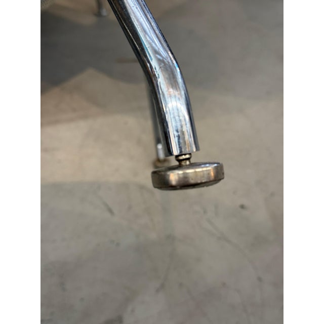 American 1960s Early Production Saarinen Knoll Womb Chair & Ottoman Reupholstered LIC Label For Sale - Image 3 of 18