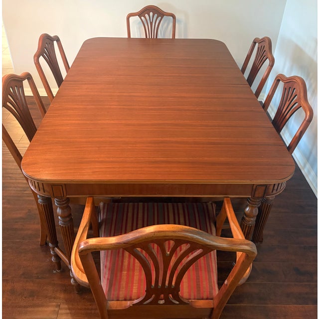 1940s Federalist Style Mahogany Dining Table With Six Hepplewhite Style Chairs For Sale In Orlando - Image 6 of 12