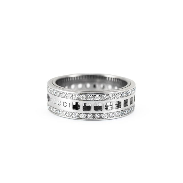 Modern Men’s Retired Gucci 18k White Gold 0.99ctw Diamond Eternity Spinning Band Ring, Size 10 For Sale - Image 3 of 8