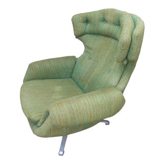 1960s Mid-Century Danish Modern Swivel Egg Lounge Chair For Sale
