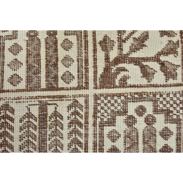 Bakhtiari Rug 6’9” X 8’10” Ivory Wool Vintage Distressed Hand-Knotted Carpet For Sale - Image 9 of 15