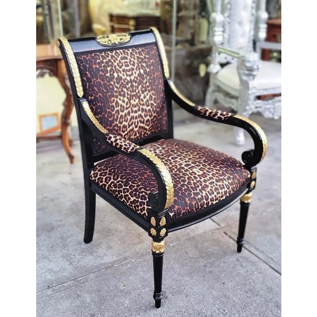 French Style Leopard animal print armchair in gold leaf Chair Furniture Baroque Rococo Interior Design made of real solid...