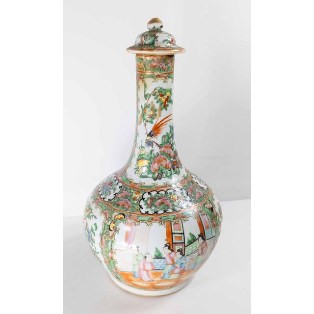 Mid 19th Century 19th Century Chinese Export Chinoiserie Rose Medallion Bottle Vase With Lid For Sale - Image 5 of 18