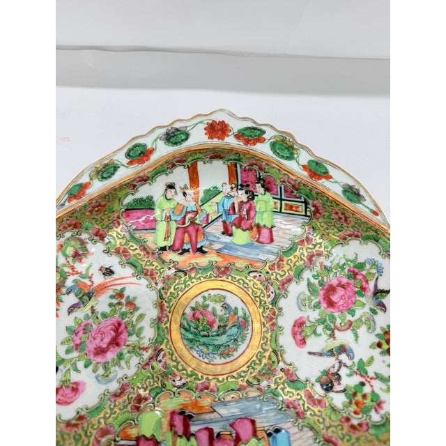 Green 19th Century, Chinese Rose Medallion Porcelain Shrimp Dish - Finely Detailed For Sale - Image 8 of 9