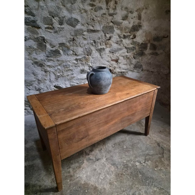 Antique French flour chest dating from the 19th century. Made from solid oak, with a large hinged top that opens to reveal...