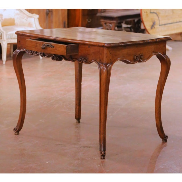Wood 18th Century French Louis XV Walnut Bow-Front Side Table Desk With Drawer For Sale - Image 7 of 17