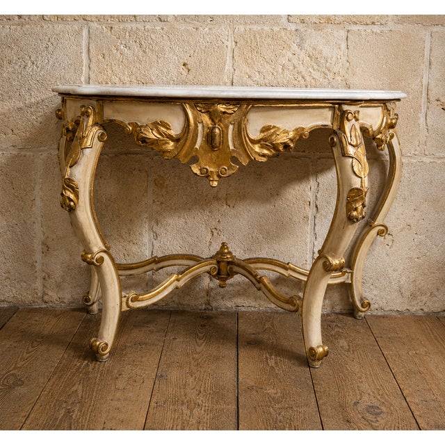 Louis XV Console Table in Cream and Gold Lacquered Wood and White Marble Top For Sale - Image 3 of 4