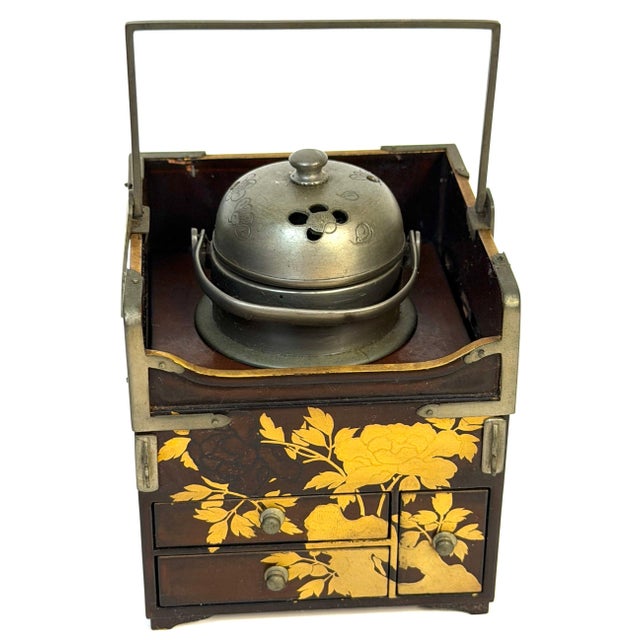 Japanese Meiji Gold Maki-e Lacquer Tabako-Bon Smoking Cabinet For Sale - Image 15 of 18