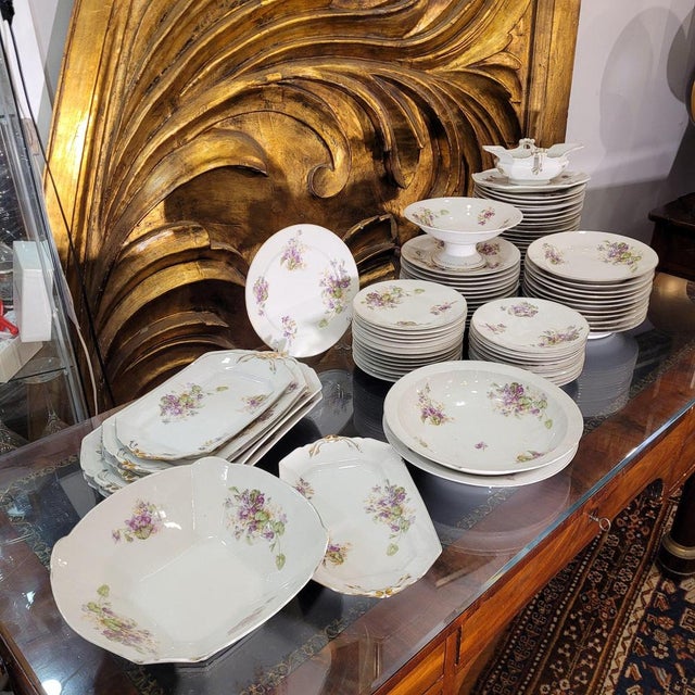 Art Nouveau Violets Dinner Service by Albert Pillivuyt for Foëcy Limoges, 1920s, Set of 82 For Sale - Image 3 of 18