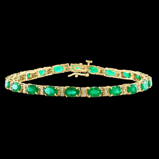 Contemporary 9 Ct Natural Brazilian Emerald and Diamond Tennis Bracelet 14 Karat Yellow Gold For Sale - Image 3 of 18