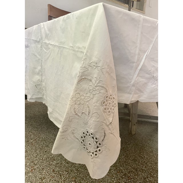 Mid-Century Modern Vintage Embroidered Linen Tablecloth Set With 12 Napkins – Floral Beige For Sale - Image 3 of 9