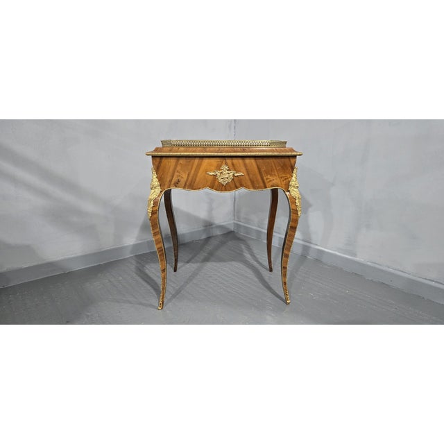 Very good Victorian satinwood and ormolu mounted planter, with original zinc liner, in excellent overall condition. 33"...