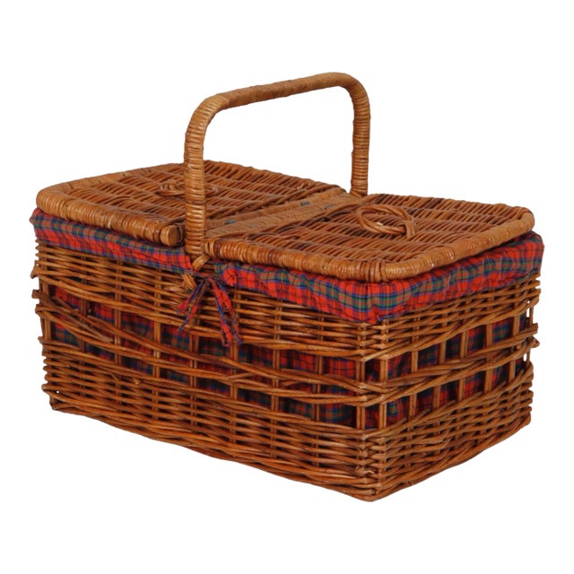 Woven Rattan Picnic Hamper Basket For Sale