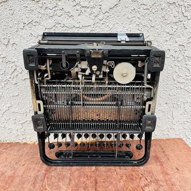 1930s Underwood Noiseless 77 Portable Typewriter For Sale In Los Angeles - Image 6 of 17