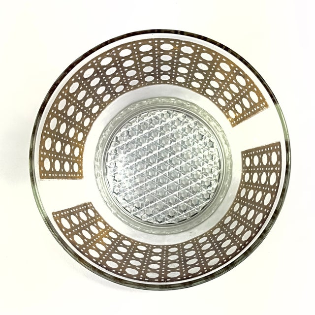 1980s Large Vintage 22k Gold Embellished Glass Canella Ice Bowl by Culver LTD For Sale - Image 5 of 11