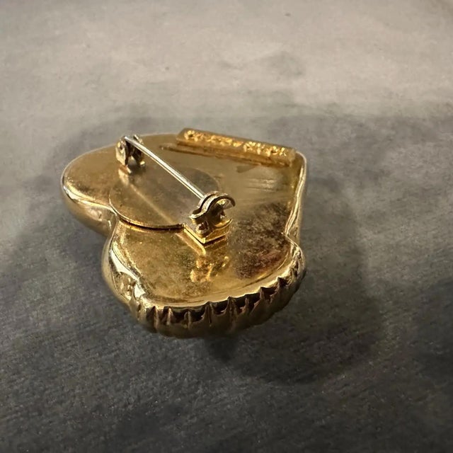 This is a stunning 1990s Retro Brass Heart Brooch by Loris Azzaro, the celebrated French designer known for his glamorous...