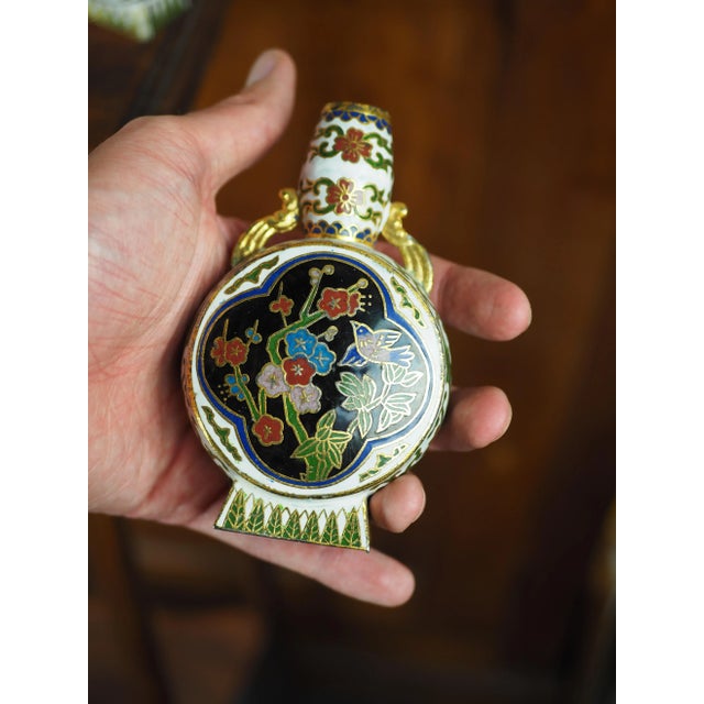 Set of 4 little cloisonné vase, white background with black medallion, flowers and birds scenery, gilted wings. Perfect to...