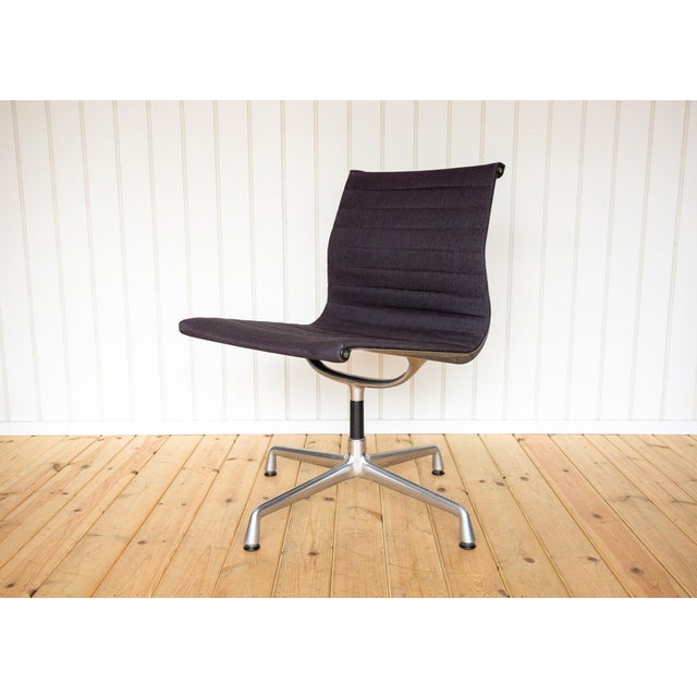 Aluminium Group EA106 Swivel Desk Chair by Charles and Ray Eames for Vitra, 1990s For Sale - Image 18 of 18