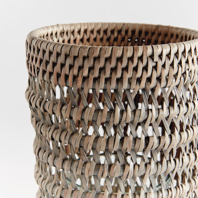 Kenneth Ludwig Chicago Burma Rattan Hurricane Small For Sale - Image 4 of 4