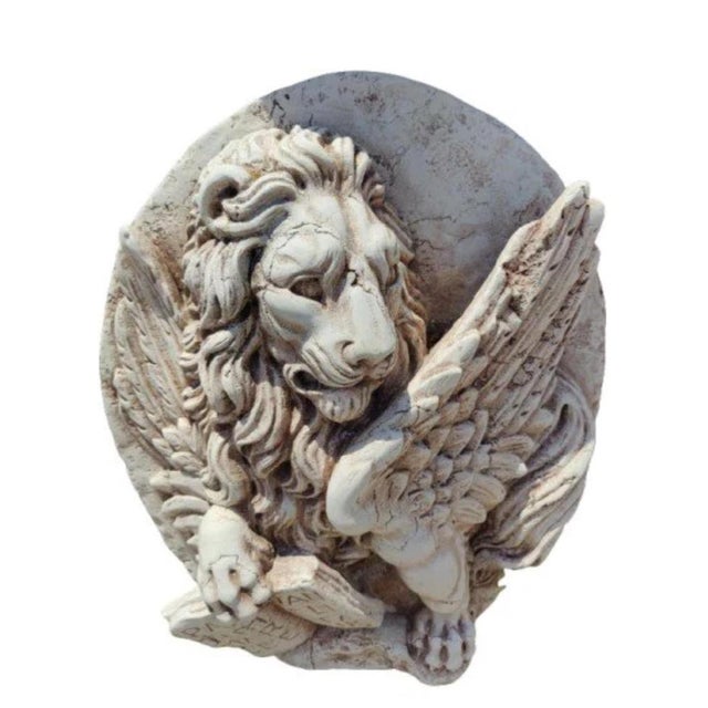Exclusive high relief in Asiago Biancone marble, depicting the Lion of Saint Mark with an open book. Venetian origin,...