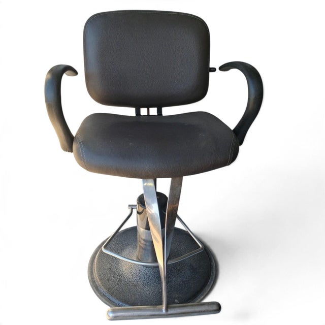 1970s Vintage Kaemark Hydraulic Salon Chair – Timeless Comfort, Built to Last For Sale - Image 5 of 12