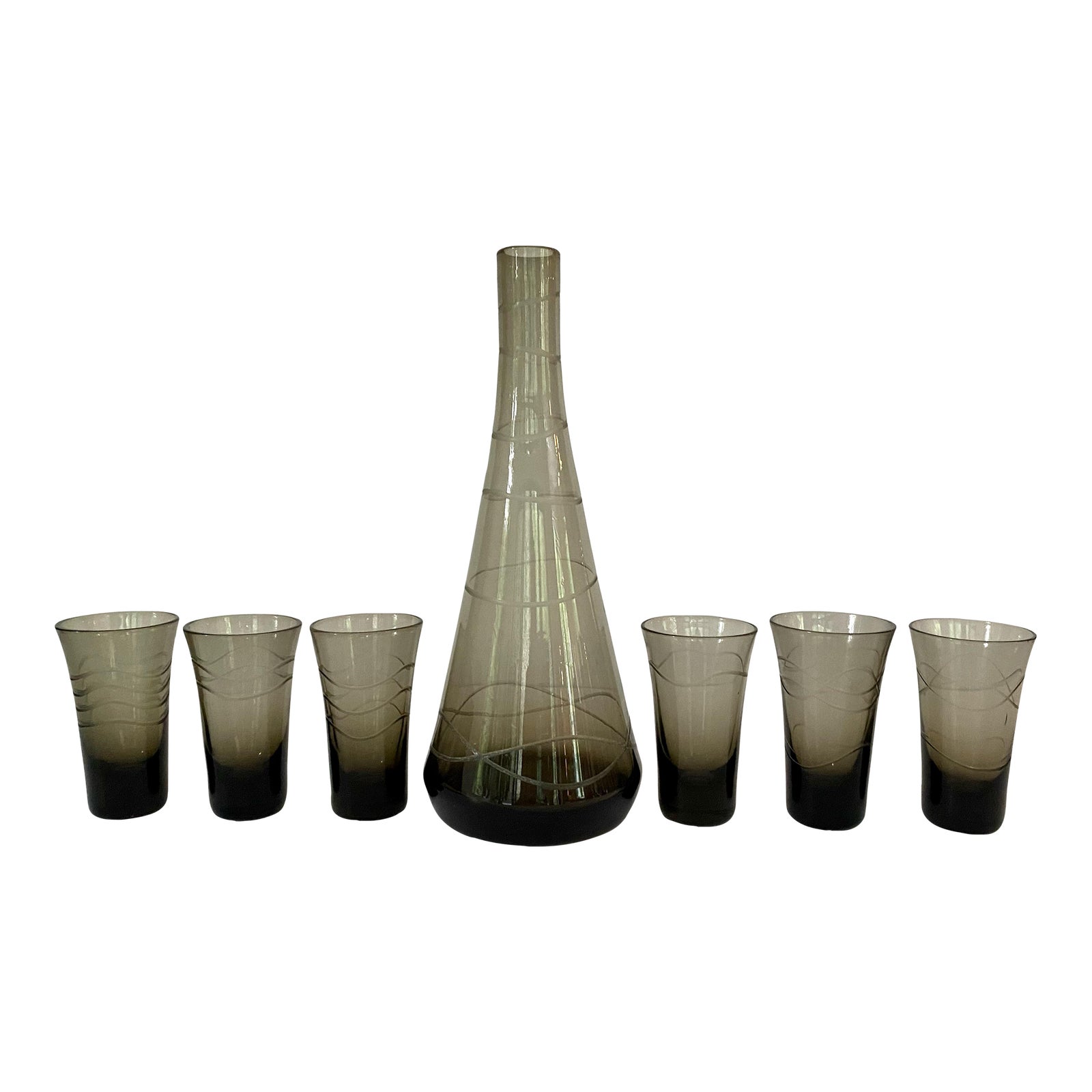 Jay Companies Vintage Smoke Gray Carafe Set 32.13 Oz. main image 0