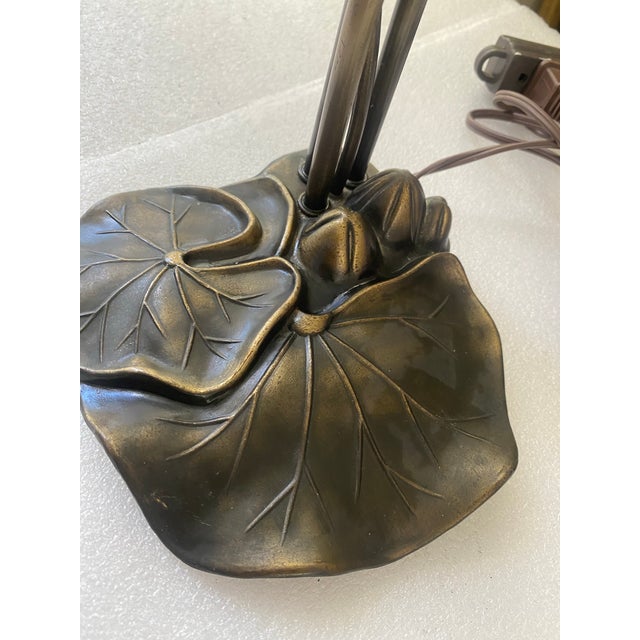 Vintage 3-Light Lotus Flower Meyda Tiffany-Style Table Lamp, Sculptural Bronze-Tone Base, Botanical Glass Shades, Elegant Accent Lighting For Sale - Image 11 of 11
